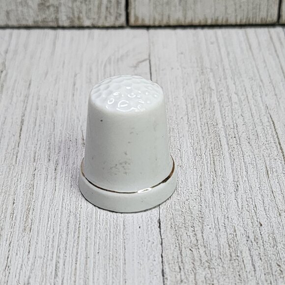 Vintage Porcelain Thimble Bird Design White Collectible 1.5'' Tall - Picture 3 of 5